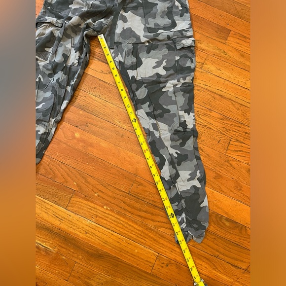 Hippie Rose Cargo Pants Womens Ruched Hem Gray Camo Elastic Waist Cargo Jogger M - Picture 7 of 7